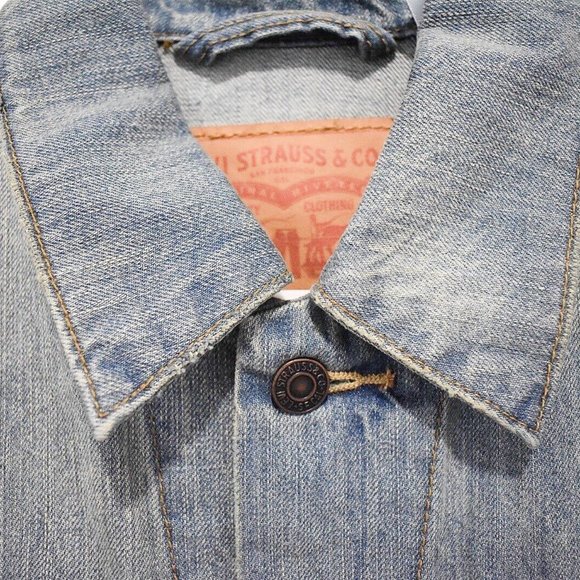 Levi’s Denim Trucker Jacket - Picture 4 of 5